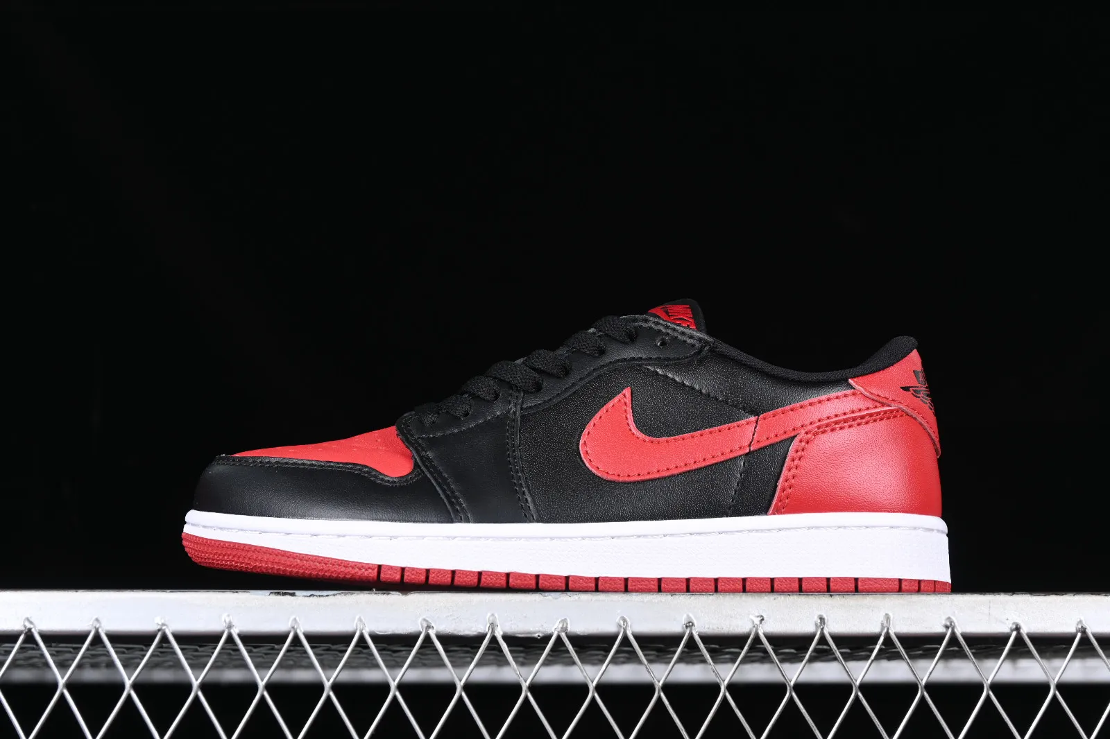 Air Jordan 1 Retro Low Bred Black Varsity Red Sail 705329-001