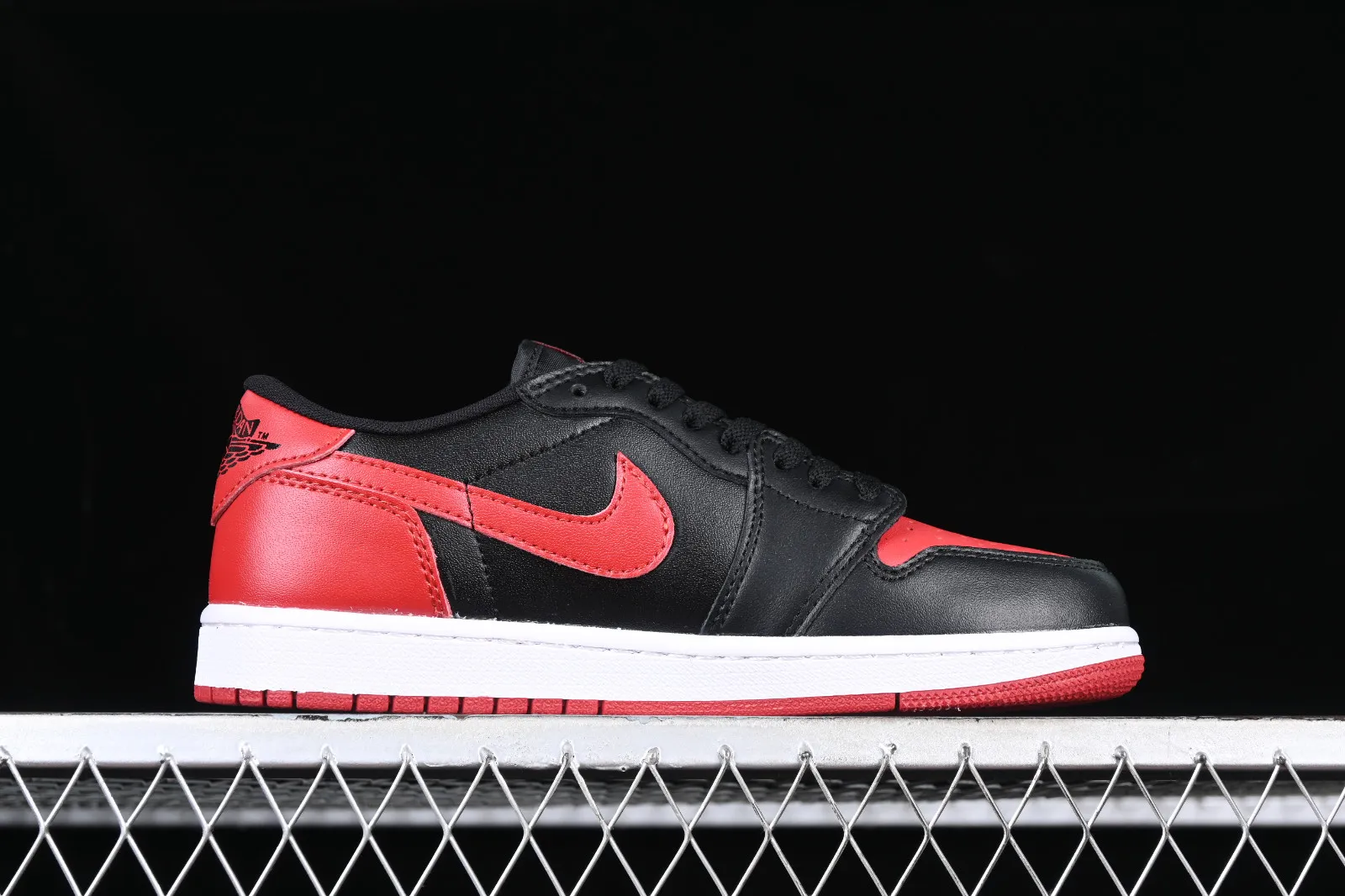 Air Jordan 1 Retro Low Bred Black Varsity Red Sail 705329-001