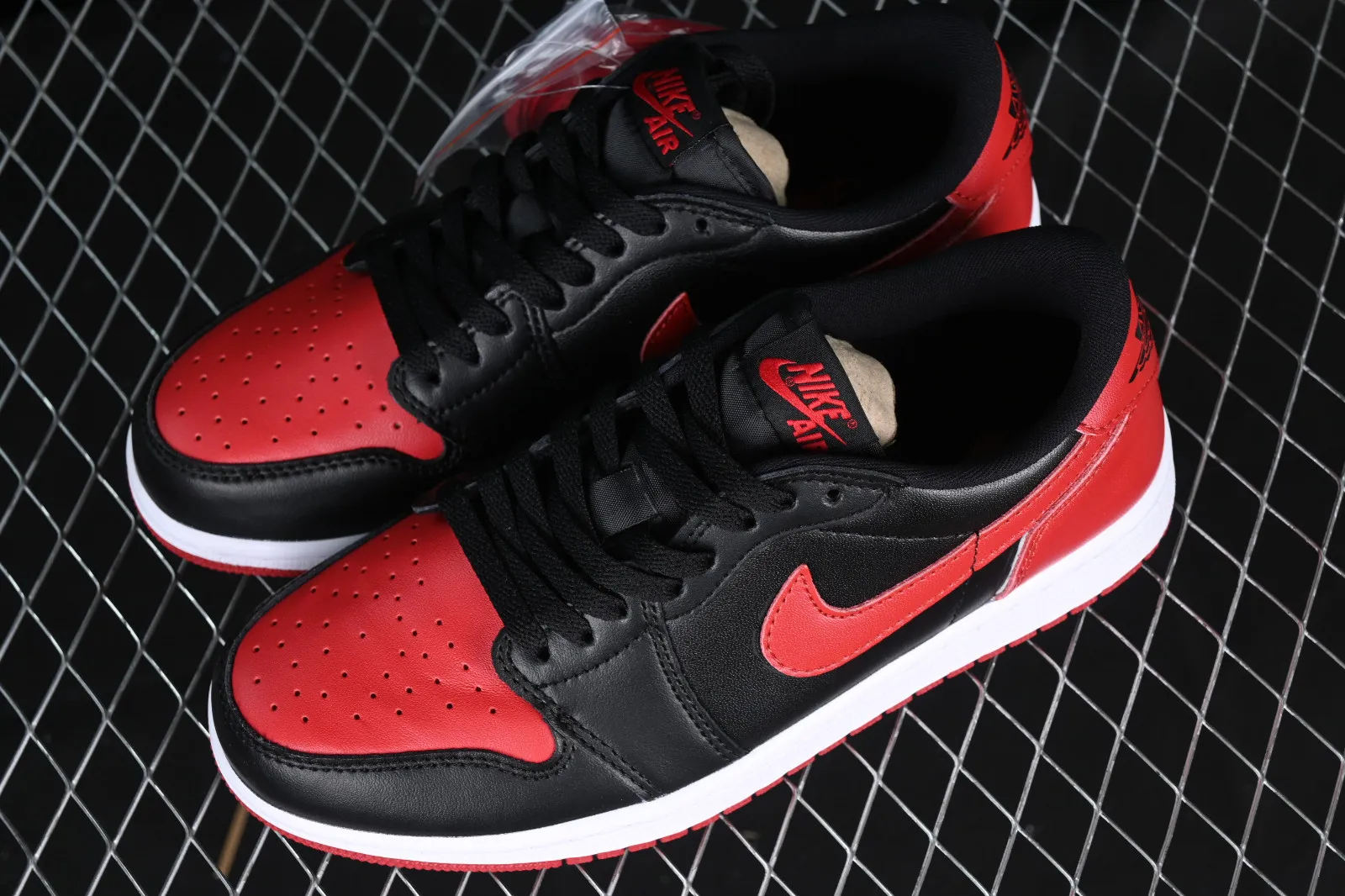 Air Jordan 1 Retro Low Bred Black Varsity Red Sail 705329-001