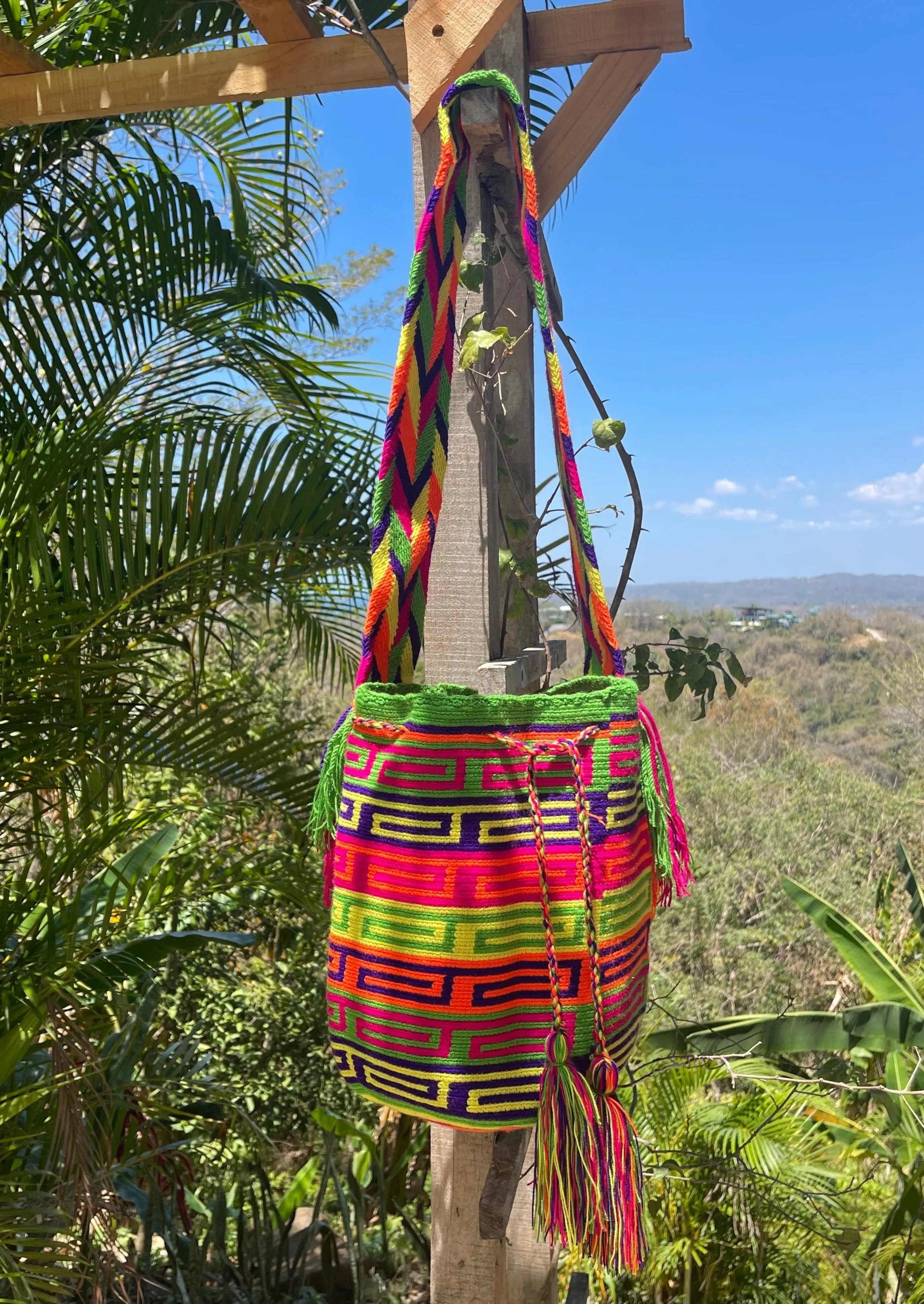 Bright Snaking Geometric Design Mochila