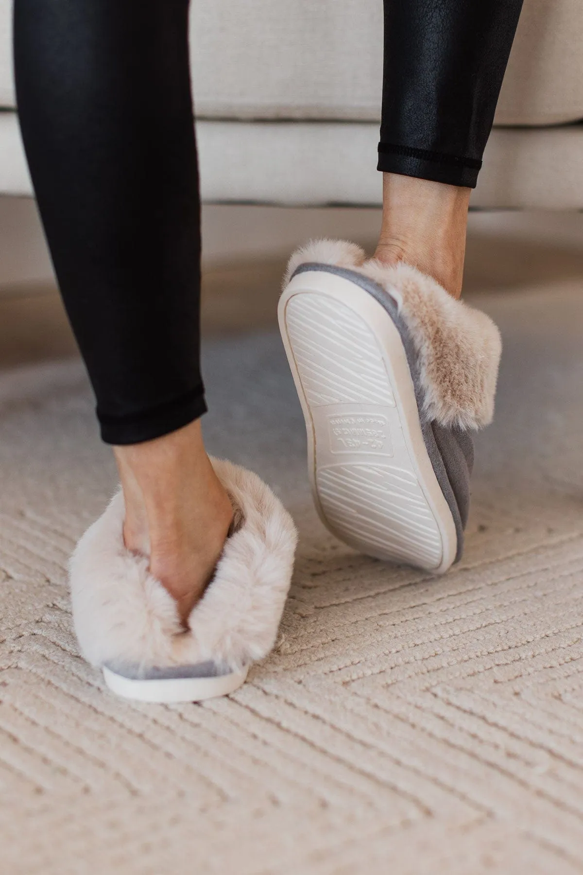 Cozy Mood Faux Fur Slippers- Grey