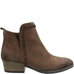 Lisa Detailed Boot By Bueno