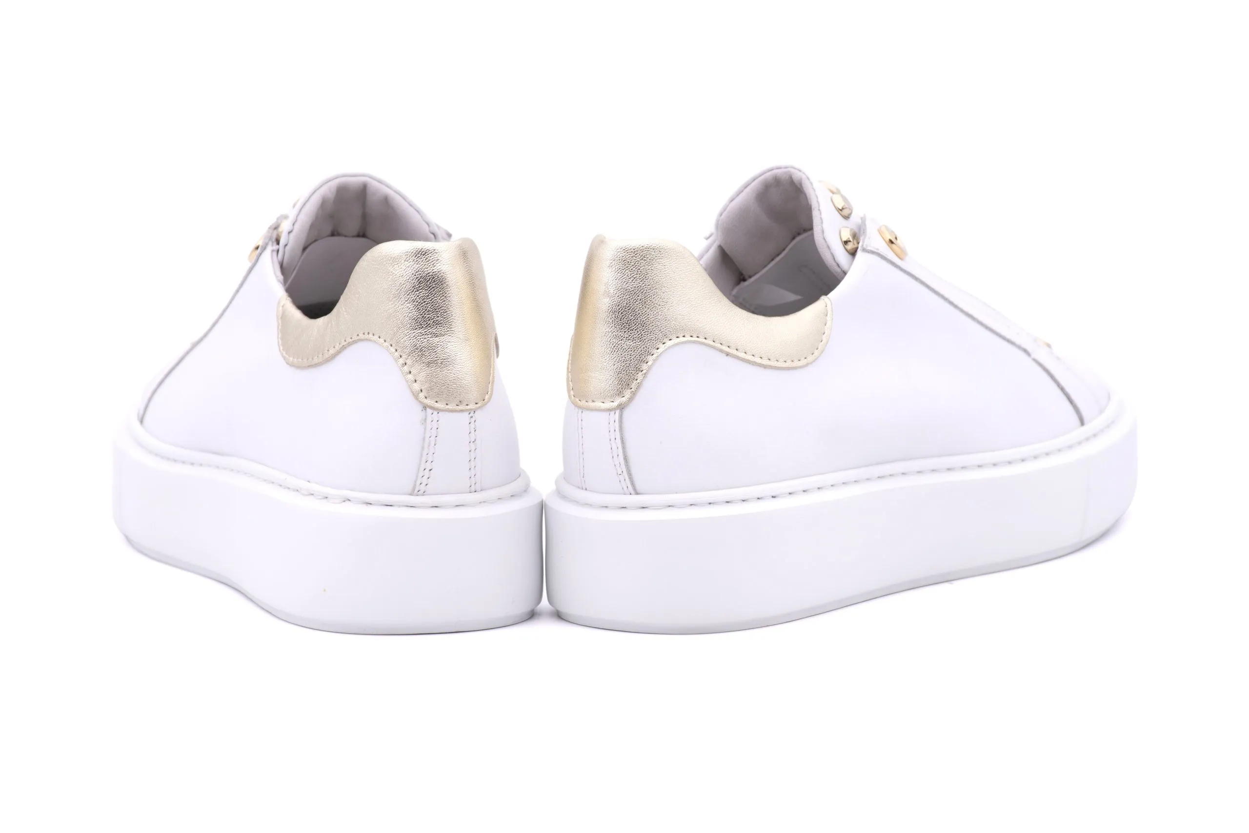 Sneakers in pelle con Borchie